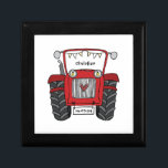 Boîte À Souvenirs Mariage campagnard Tracteur personnalisé Best Man<br><div class="desc">Un cadeau mariage de ferme tracteur qui peut être personnalisé. Si vous souhaitez modifier la taille ou la police,  cliquez sur le bouton Modifier pour customiser plus loin. Le faisceau du tracteur est dans une crème subtile et blanche.</div>