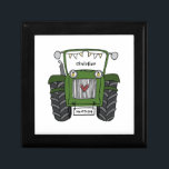 Boîte À Souvenirs Mariage campagnard Tracteur personnalisé Best Man<br><div class="desc">Un cadeau mariage de ferme tracteur qui peut être personnalisé. Si vous souhaitez modifier la taille ou la police,  cliquez sur le bouton Modifier pour customiser plus loin. Le faisceau du tracteur est dans une crème subtile et blanche.</div>