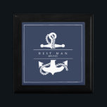 Boîte À Souvenirs Mariage d'Ancre Vague bleue V2 Wht/Navy ID836<br><div class="desc">Les pièces de cette élégante suite de mariage présentent un style nautique classique et un style épuré et minimaliste. Des vagues stylistiques dans les teintes allant de l'aqua au bleu marine et une illustration d'ancrage et de corde apportent des accents uniques. Un arrière - plan bleu marine avec une fine...</div>