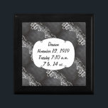 Boîte À Souvenirs Mariages de typographie de tableau noir<br><div class="desc">Chalkboard Vintage moderne Mr et Mrs Chalkboard Wedding Invitations mariages Chalkboard doux et sassy Chalkboard Moderne Typographie Vintage Invitations Chalkboard doux et sassy mariages Mariage Party T-shirts</div>