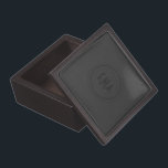 Boîte À Souvenirs Monogramme Black Leather Look<br><div class="desc">Simple look cuir noir (image de cuir). monogramme personnalisé et optionnel. Design cool masculin. Disponible sur d'autres produits</div>