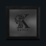 Boîte À Souvenirs Monogramme K de luxe sur gris foncé<br><div class="desc">Design monochromatique à la lettre de luxe K - en noir sur un arrière - plan gris foncé. Toutes les lettres sont disponibles sur demande.</div>
