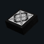 Boîte À Souvenirs Motif géométrique personnalisé noir blanc<br><div class="desc">Un élégant quatrefoil géométrique moderne noir et blanc motif laqué bijoux ou boîte en bois de conservation avec un couvercle en céramique moderne design. Ajoutez vos initiales.</div>