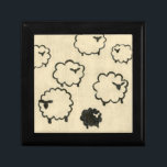 Boîte À Souvenirs Mouton blanc et noir sur Arrière - plan crème<br><div class="desc">Votre enfant a-t-il du mal à dormir ? Demandez-leur de compter les brebis blanches et noires dans cette impression de Chariklia Zarris. Une pièce merveilleuse qui est élégante dans sa simplicité. Commandez votre impression dès aujourd'hui !</div>