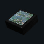 Boîte À Souvenirs Nénuphars de Claude Monet, Fleurs Vintages<br><div class="desc">Nénuphar (1916) par Claude Monet. Water Lilies est un impressionisme vintage de peinture florale d'art. Jardin fleuri de la saison de printemps de Monet à Giverny, France. Ce paysage est l'une des nombreuses variations de peintures de nénuphars que Monet peint par son étang. À propos de l'artiste : Claude Monet...</div>