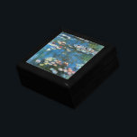Boîte À Souvenirs Nénuphars de Claude Monet, Impressionnisme Vintage<br><div class="desc">Nénuphar (1914) de Claude Monet est une peinture de nature impressionniste vintage. Une des nombreuses variations de peintures florales de nénuphars que Monet peint par l'étang dans son jardin fleuri à Giverny, France. À propos de l'artiste : Claude Monet (1840-1926) est un fondateur du mouvement de peinture impressionniste française, dont...</div>