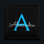 Boîte À Souvenirs Nom du monogramme de la fille en noir bleu<br><div class="desc">Noir et Bleu Simple script Monogramme Nom Bijoux Garde boîte. Cela fait le cadeau parfait de remise de diplômes,  anniversaire,  mariage,  douche nuptiale,  anniversaire,  baby shower ou bachelorette pour quelqu'un qui aime le luxe glam et les styles chic.</div>