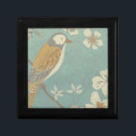 Boîte À Souvenirs Oiseau jaune, gris et beige perché sur une branche<br><div class="desc">Chariklia Zarris est connue pour ses oeuvres d'art abstraites. Dans ce dessin d'un profil d'oiseau sur un arrière - plan turquoise bleu,  elle saisit la simplicité de l'oiseau. Les fleurs blanches apportent une touche romantique. Customisez votre produit Zazzle préféré en utilisant cette belle image.</div>