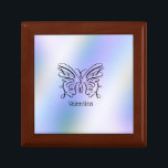 Boîte À Souvenirs Papillon bleu violet Holographique Nom du monogram<br><div class="desc">Un élégant papillon noir ouvert à l'encre sur un arrière - plan holographique bleu violet. Votre nom est écrit ci-dessous dans une police ludique.</div>