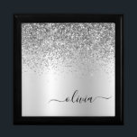 Boîte À Souvenirs Parties scintillant Monogramme Argent Sparkle Girl<br><div class="desc">Argent Faux Foil Parties scintillant à étincelles métalliques brossé Monogramme Nom Bijoux Boîte à saké. Cela fait le cadeau parfait de remise de diplômes,  anniversaire,  mariage,  douche nuptiale,  anniversaire,  baby shower ou bachelorette pour quelqu'un qui aime le luxe glam et les styles chic.</div>