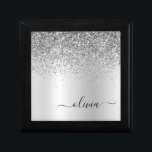 Boîte À Souvenirs Parties scintillant Monogramme Argent Sparkle Girl<br><div class="desc">Argent Faux Foil Parties scintillant à étincelles métalliques brossé Monogramme Nom Bijoux Boîte à saké. Cela fait le cadeau parfait de remise de diplômes,  anniversaire,  mariage,  douche nuptiale,  anniversaire,  baby shower ou bachelorette pour quelqu'un qui aime le luxe glam et les styles chic.</div>