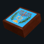 Boîte À Souvenirs Persian Magen David Menorah<br><div class="desc">Cette image a été adaptée à partir d'un carrelage juif perse antique et présente une menorah avec un Magen David (Étoile de David) encadré de branches d'olivier. Les imperfections de l'image originale peinte à la main ont été conservées.</div>