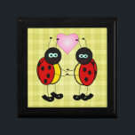 Boîte À Souvenirs Pique-nique Lovebugs<br><div class="desc">Arrière - plan de tableau de bord avec une paire de coccinelles "lovebugs"</div>