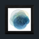 Boîte À Souvenirs Planètes en évolution - Cercles d'aquarelle<br><div class="desc">Planètes en évolution I par Grace Popp. Les cercles d'aquarelle créent des formes semblables à des planètes qui se chevauchent pour révéler de belles variations de bleu et de turquoise.</div>