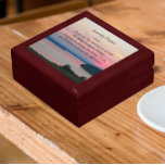 Boîte À Souvenirs Prière Serenity Coucher de soleil sur la mer rose<br><div class="desc">Magasinez des bijoux,  des bijoux et d'autres petits commerçants dans cette boîte cadeau en bois avec carreaux en céramique avec la photo d'un coucher de soleil sur la mer rose ainsi que les paroles inspirantes de la prière de sérénité. Sélectionnez la taille et la couleur de votre boîte cadeau.</div>