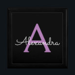 Boîte À Souvenirs Purple Black Script Girl Nom du monogramme<br><div class="desc">Noir et violet Simple script Monogramme Nom Bijoux Garde Boîte. Cela fait le cadeau parfait de remise de diplômes,  anniversaire,  mariage,  douche nuptiale,  anniversaire,  baby shower ou bachelorette pour quelqu'un qui aime le luxe glam et les styles chic.</div>