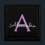 Boîte À Souvenirs Purple Black Script Girl Nom du monogramme<br><div class="desc">Noir et violet Simple script Monogramme Nom Bijoux Garde Boîte. Cela fait le cadeau parfait de remise de diplômes,  anniversaire,  mariage,  douche nuptiale,  anniversaire,  baby shower ou bachelorette pour quelqu'un qui aime le luxe glam et les styles chic.</div>