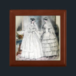Boîte À Souvenirs Robe Mariage victorienne<br><div class="desc">L'image de la robe mariage victorienne provient d'un magazine de 1850 qui présente la mode mariage la plus à jour du jour. Belle !</div>