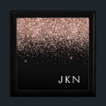 Boîte À Souvenirs Rose Gold Blush rose Parties scintillant noire Mon<br><div class="desc">Black and Rose Gold - Blush Pink Sparkle Parties scintillant Nom du monogramme Boîte de conservation pour bijoux. Cela fait le cadeau parfait de remise de diplômes,  anniversaire,  mariage,  douche nuptiale,  anniversaire,  baby shower ou bachelorette pour quelqu'un qui aime le luxe glam et les styles chic.</div>
