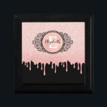 Boîte À Souvenirs Rose noir fille Parties scintillant d'or  Monogram<br><div class="desc">Une parties scintillant en or noir et rose fillette dérive la couverture ipad avec une élégante boîte cadeau en monogramme de défilement. Personnalisez-le pour un cadeau ! Conçu pour vous par Blackberry Boulevard.</div>