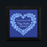 Boîte À Souvenirs Sapphire anniversaire 45 ans coeur femme boîte cad<br><div class="desc">Jolie saphir effet graphique garde boîte cadeau. Parfait pour présenter un cadeau spécial supplémentaire pour votre femme lors d'un anniversaire de saphir de 45 ans ou d'autres occasions spéciales. La boîte cadeau dit : "À ma merveilleuse épouse Dorothy. Joyeux Anniversaire du Diamant", ou peut être customisé avec vos propres mots....</div>