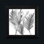 Boîte À Souvenirs Silhouette florale - Gris<br><div class="desc">Silhouette florale I de Melissa Wang. La végétation est présente dans les tons noir et blanc.</div>