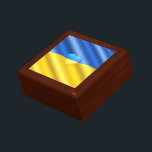 Boîte À Souvenirs Soutenez l'Ukraine boîte cadeau drapeau ukrainien<br><div class="desc">Soutenez l'Ukraine Cadeaux - Paix - Drapeau ukrainien - Soutien à la liberté - Patriotique - Forte Ensemble - Victoire ! Vous pouvez transférer vers plus de 1000 produits Zazzle ! С л а в а У к  de  - Slava Ukraini !</div>