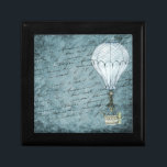 Boîte À Souvenirs Steampunk Handwriting<br><div class="desc">Cette conception comprend un ballon à air chaud Steampunk victorien volant en douceur devant une page arrière - plan de scrapbook remplie d'écriture manuscrite lavée avec des nuances de bleu crépusculaire doux. Ce design serein est apprécié par les hommes et les femmes également, ce qui le rend idéal pour un...</div>