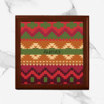 Boîte À Souvenirs Style Aztec sud-ouest rose vert et Brown<br><div class="desc">Magnifique et colorée Aztec inspiré motif en vert,  rose,  prune et marron. Personnalisez avec votre nom/nom de destinataire ou vos initiales. Ajoute un joli flair ethnique à cette boîte de conservation.</div>