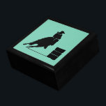 Boîte À Souvenirs Thème Rodéo Cowgirl Barrel Racine Silhouette<br><div class="desc">Silhouette d'une cowgirl sportive course en baril avec son cheval. Illustration passionnante d'action rodéo. L'Arrière - plan est de couleur vert menthe. Idéal pour les amateurs de rodéo et de chevaux.</div>