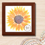 Boîte À Souvenirs Tournesol monogramme<br><div class="desc">Cette charmante boîte cadeau est décorée d'un tournesol jaune aquarelle et d'un monogramme élégant. Facile à personnaliser. Fait un cadeau unique. Aquarelle originale © Michele Davies.</div>
