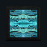 Boîte À Souvenirs Turquoise Bleu Marbre Or Turquoise Votre Nom Boîte<br><div class="desc">Boîte Cadeaux avec Agate Turquoise Blue Gold Parties scintillant Marbre Aqua Turquoise Geode Boîte Cadeau Personnalisable - Ajouter Votre Nom / Texte - Faites Votre Boîte Cadeau Spéciale ! Redimensionnez et déplacez ou retirez / ajoutez du texte / des éléments avec l'outil Personnalisation ! Conception par MIGNED ! S'il vous...</div>