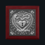 Boîte À Souvenirs Verrouillage du coeur en argent<br><div class="desc">Argent Heart Lock Keepsaké Box, vêtements de Saint-Valentin, t-shirts Heart Lock, cadeaux de Saint Valentin par ArtMuvz Illustration. POUR PERSONNALISER, ajoutez votre nom ou du texte à la place. T-shirt Coeur romantique, vêtement, sac fourre-tout, tasse, classeur du coeur, casquette, cadeaux de jour Valentines. Préparez-vous pour la Saint Valentin avec nos...</div>