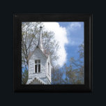 Boîte À Souvenirs vieille église blanche dans les montagnes<br><div class="desc">vieille église blanche dans les montagnes</div>