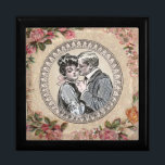 Boîte À Souvenirs Vintage Romance Couple : Antique Rose Girly Love<br><div class="desc">Découvrez le charme tendre d'une époque révolue avec ce design Vintage romantique à deux. Une belle illustration antique d'un couple affectueux, rappelant l'époque populaire de Gibson Girl, est encadrée par une bordure élégante et ornée. Des roses luxuriants et romantiques, des vaporisations florales délicates dans les tons roses et rouges qui...</div>
