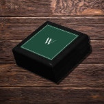 Boîte À Souvenirs Votre monogramme en vert&blanc foncé<br><div class="desc">Ajoutez votre monogramme à cette simple boîte cadeau en vert foncé (013220 ) &blanc. Du magasin de lumirala. Les cadeaux personnalisés sont toujours une bonne idée !</div>