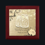 Boîte À Souvenirs Wedding shower Floral Mason Jar String Lumières Or<br><div class="desc">Modèles de boîte cadeau Mariage moderne - Élégant floral Faux Gold Foil Script,  Mason Jar et String Lights sur Faux Gold Foil Arrière - plan. Un design parfait pour votre grand jour. Tous les styles de texte,  couleurs,  tailles peuvent être modifiés selon vos besoins !</div>