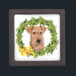Boîte À Souvenirs Wreath de Noël<br><div class="desc">Créé à partir de mon tableau original, ce design vous dira au monde ce que vous ressentez à propos de votre compagnon spécial ! Venez visiter notre magasin Maggie Ross Airedales pour voir toutes mes oeuvres d'art, des créations saisonnières sur les vêtements, la nouveauté et les cadeaux! Ce design est...</div>