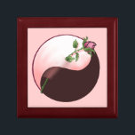Boîte À Souvenirs Yin Yang Rose rouge<br><div class="desc">Boîte à cadeaux Yin Yang Red Rose, vêtement Rose Yin Yang, t-shirt Yin Yang, cadeaux de Saint Valentin par ArtMuvz Illustration. POUR PERSONNALISER, cliquez sur "modifier la conception" puis sur la colonne de gauche à gauche des calques cliquez sur "texte" puis sur "ajouter du texte" dans ce panneau ajoutez votre...</div>