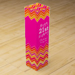 Boite à vin rose orange chevron zigzag<br><div class="desc">Boite à vin de style chevron moderne et lumineux. Personnalisez avec votre nom et votre année d'anniversaire de fille. Il lit actuellement heureux 21ème anniversaire.</div>