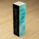 Boite Cadeau Pour Bouteille De Vin 11ème anniversaire de Mariage turquoise<br><div class="desc">Ajoutez une touche spéciale aux célébrations du 11e anniversaire du mariage avec cette boîte à vin commémorative! Elégant serif noir et sans serif lettrage sur un marbre jaune et bleu verdâtre arrière - plan ajouter une touche mémorable pour cette occasion spéciale et jalon. Customisez avec les noms des heureux couples...</div>