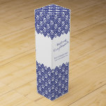 Boite Cadeau Pour Bouteille De Vin Avec la boîte d'entreprise promotionnelle à vin de<br><div class="desc">Remerciez les clients ou les clients avec ces bleu et blanc graphiques simples avec la boîte promotionnelle élogieuse d'entreprise. Le chevron et le point graphiques ont modelé l'idéal graphique audacieux de boîte de style pour que les amateurs de vin remplissent de votre choix de vin. Lit avec des compliments alors...</div>