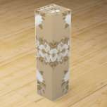 Boite Cadeau Pour Bouteille De Vin Boîte à cadeaux de vin Floral<br><div class="desc">Boite cadeau de vin Quelque chose pour tout le monde offre une boîte cadeau de vin personnalisée customisée spécialement pour ce moment spécial avec vos proches. Cette boîte cadeau unique impressionne vos amis et votre famille. Pendant que vous êtes déjà ici, vous pouvez vouloir voir d’autres articles connexes de salle...</div>