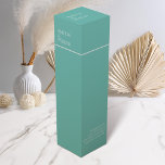 Boite Cadeau Pour Bouteille De Vin Boîte à vin minimaliste Mariage vert<br><div class="desc">Ajoutez une touche d'élégance à votre mariage avec notre boîte à vin vert minimaliste, conçue pour compléter notre suite papeterie correspondante. Doté d'un arrière - plan vert turquoise et élégant avec texte blanc, ce étiquette équilibre parfaitement simplicité et sophistication. La typographie réfléchie et la conception cohésive assurent que vos bouteilles...</div>
