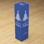 Boite Cadeau Pour Bouteille De Vin Boîte cadeau de vin de Noël<br><div class="desc">Élevez vos fêtes festives avec notre boîte à cadeaux Merry Christmas Wine - la touche d'élégance parfaite pour la saison des Fêtes. Cette boîte exquise n'est pas seulement un cadeau ; c'est un gardien chéri qui attend d'être personnalisé avec la signature ou les noms de votre famille, ajoutant une touche...</div>