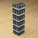 Boite Cadeau Pour Bouteille De Vin Boîte faite sur commande à vin de clavier de piano<br><div class="desc">Si vous êtes un virtuose ou quelqu'un de piano qui peuvent à peine jouer des baguettes,  vous êtes sûrs d'aimer cette boîte faite sur commande noire et blanche à vin de clavier de piano.</div>