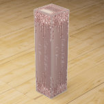 Boite Cadeau Pour Bouteille De Vin Boîtier à vin rose Gold Blush Parties scintillant<br><div class="desc">Boîtes à vin avec Parties scintillant Rose Gold Blush Drips Custom Text Pink Modern - Ajouter votre texte unique ou supprimer texte / nom - Faire votre cadeau Boîte à vin spécial - Redimensionner et déplacer ou ajouter du texte / éléments avec outil de personnalisation. Choisissez les polices / taille...</div>