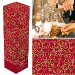 Boite Cadeau Pour Bouteille De Vin Cadeau de Noël personnalisé Flocon de neige Rouge<br><div class="desc">Ajoutez le facteur wow à votre bouteille de vin ou de champagne avec une boîte cadeau personnalisée! Cette élégante décoration sur le thème de l'hiver porte les mots "Joyeux Noël" et peut être personnalisée avec le nom du récipiendaire ou un nom de famille et l'année des fêtes. Un motif élégant...</div>