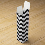 Boite Cadeau Pour Bouteille De Vin Chevron noir & blanc Moderne Chic Vin boîte cadeau<br><div class="desc">Chevron noir & blanc Moderne Chic Vin boîte cadeau</div>