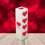 Boite Cadeau Pour Bouteille De Vin Coeurs rouges sur blanc - Saint Valentin personnal<br><div class="desc">Red Hearts on White - Personnalisé Valentine's Day Wine Box, avec les deux noms personnalisés. Cliquez sur l'image pour la customiser rapidement et facilement. Garantie de remboursement de 30 jours. Red Hearts on White - Boîte à vin personnalisée de la Saint Valentin, créée par l'artiste RjFxx *Tous droits réservés. #ZazzleMade...</div>
